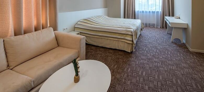 Light Hotel & Hub