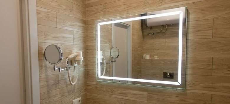 Light Hotel & Hub