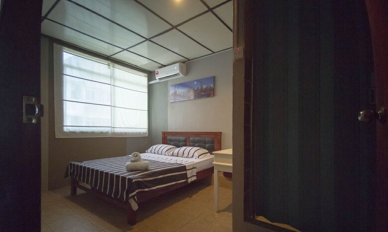 Hostal Le Nomade Hostel
