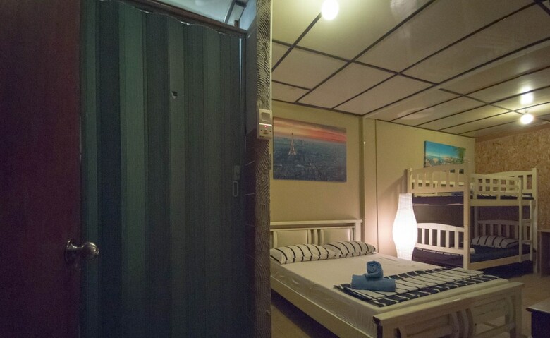 Hostal Le Nomade Hostel