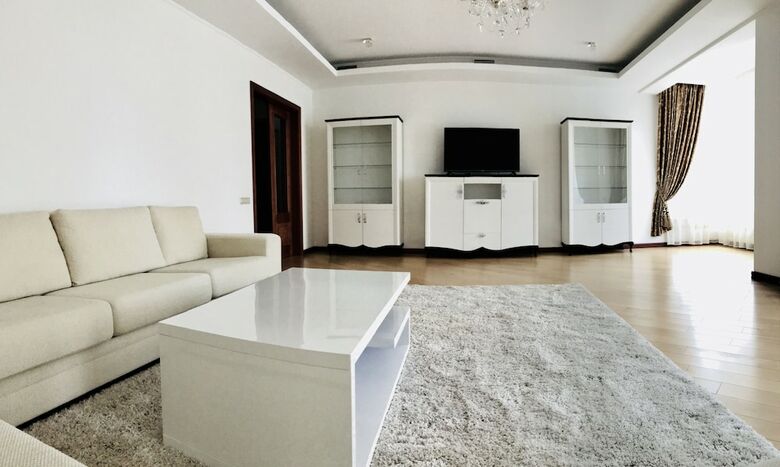Luxury Condominium. Kiev Center.