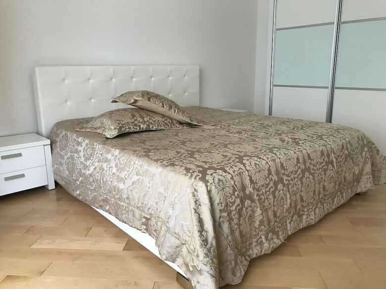 Luxury Condominium. Kiev Center.