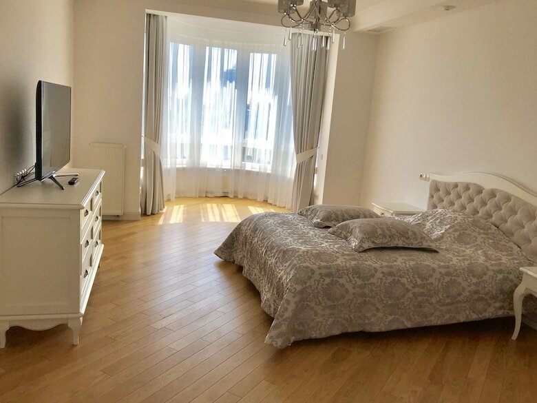 Luxury Condominium. Kiev Center.