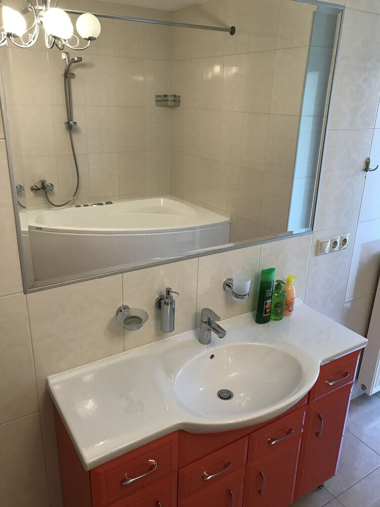 Luxury Condominium. Kiev Center.