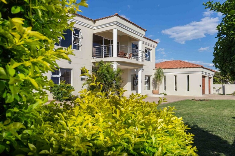 Hotel The Studio Guest House