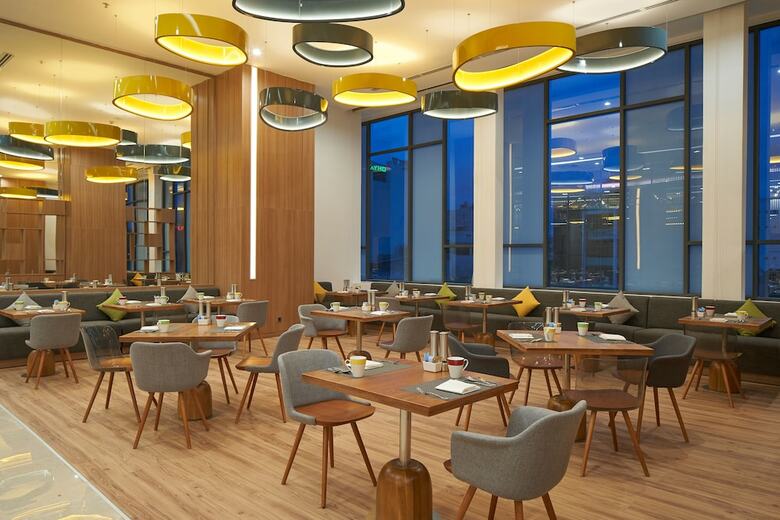 Hotel Holiday Inn & Suites Saigon Airport