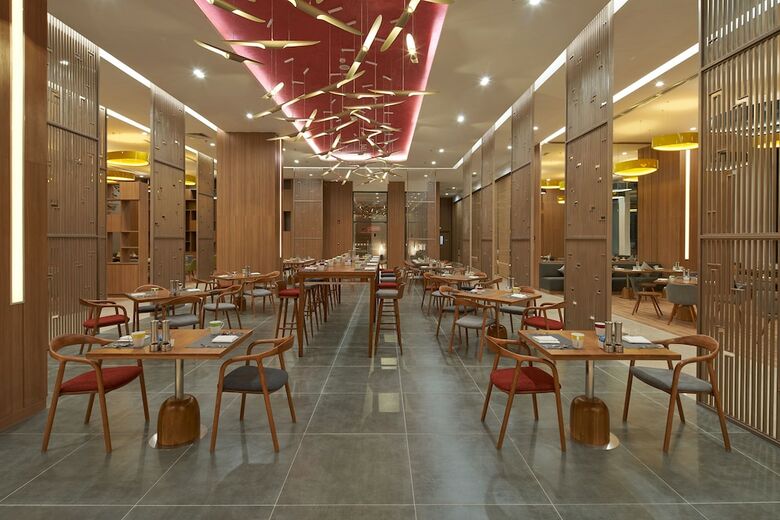 Hotel Holiday Inn & Suites Saigon Airport