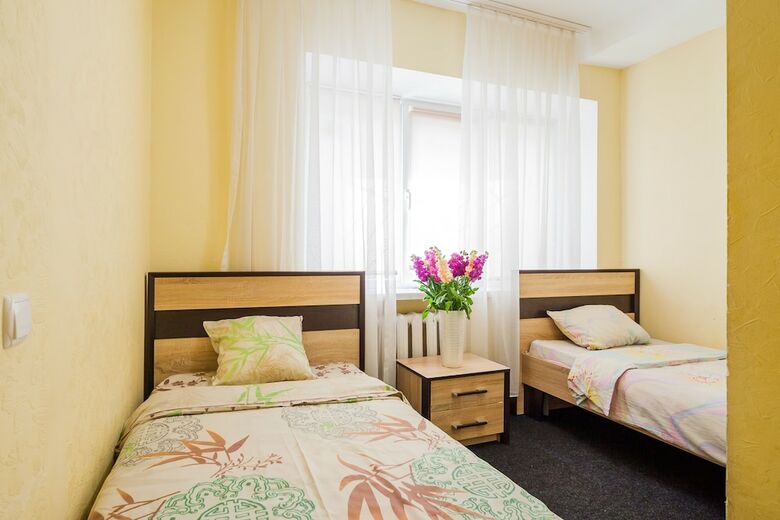 Hotel Guest House Near Railway Station
