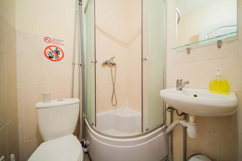Hotel Guest House Near Railway Station