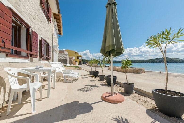 Apartment Island Dream