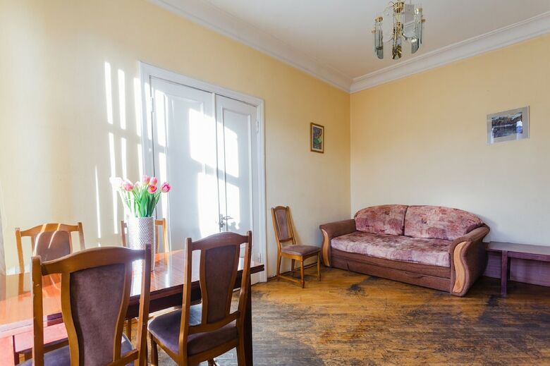 Apartamentos On Lev Tolstoy Square