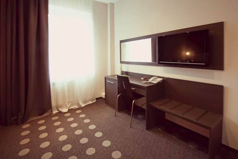 Ambassador Plaza Hotel