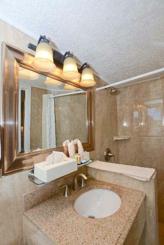 Lindbergh Bay Hotel And Villas