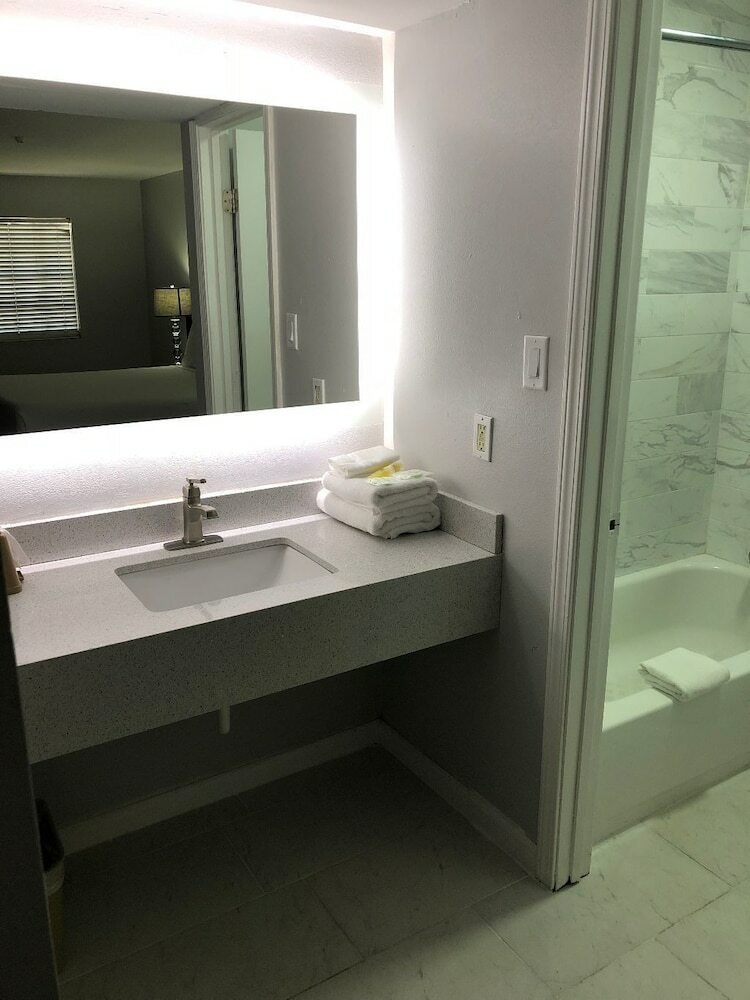 Midtown Hotel - Downtown New Orleans