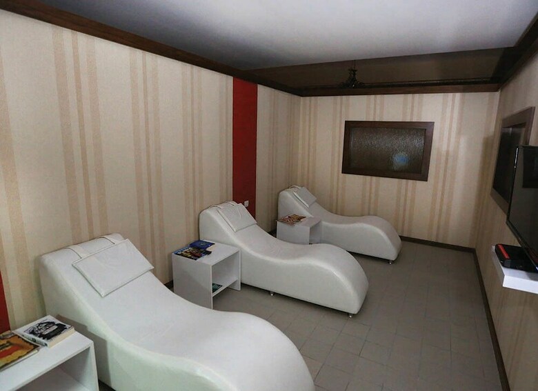 Hotel Lavin Otel