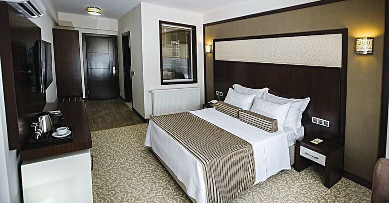 Hotel Lavin Otel