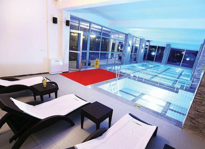 Hotel Lavin Otel