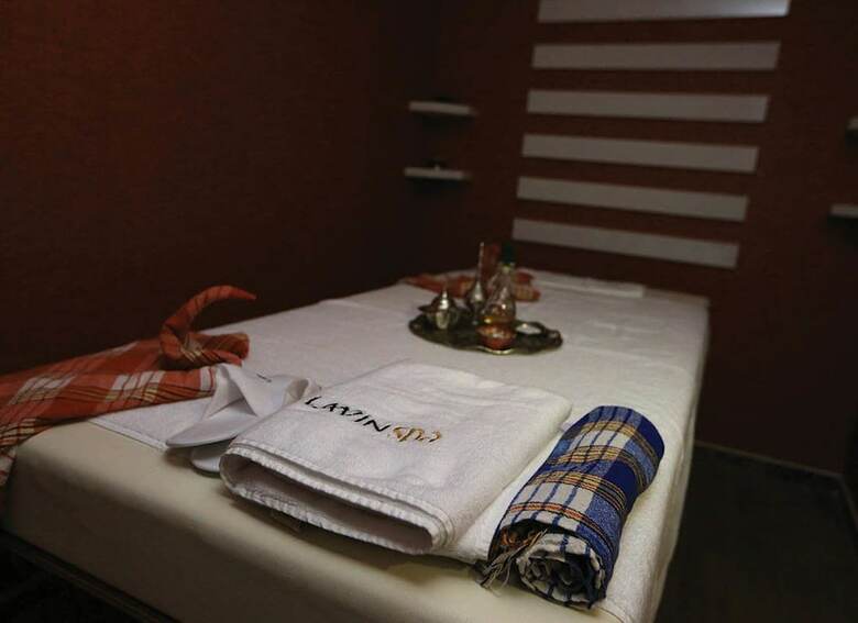 Hotel Lavin Otel