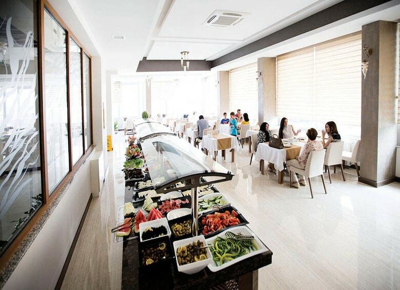 Hotel Lavin Otel