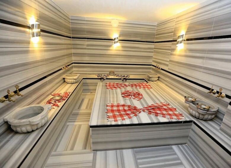 Hotel Lavin Otel