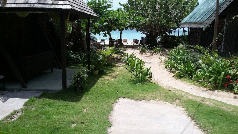 Bed & Breakfast Firefly Beach Cottages And Suites