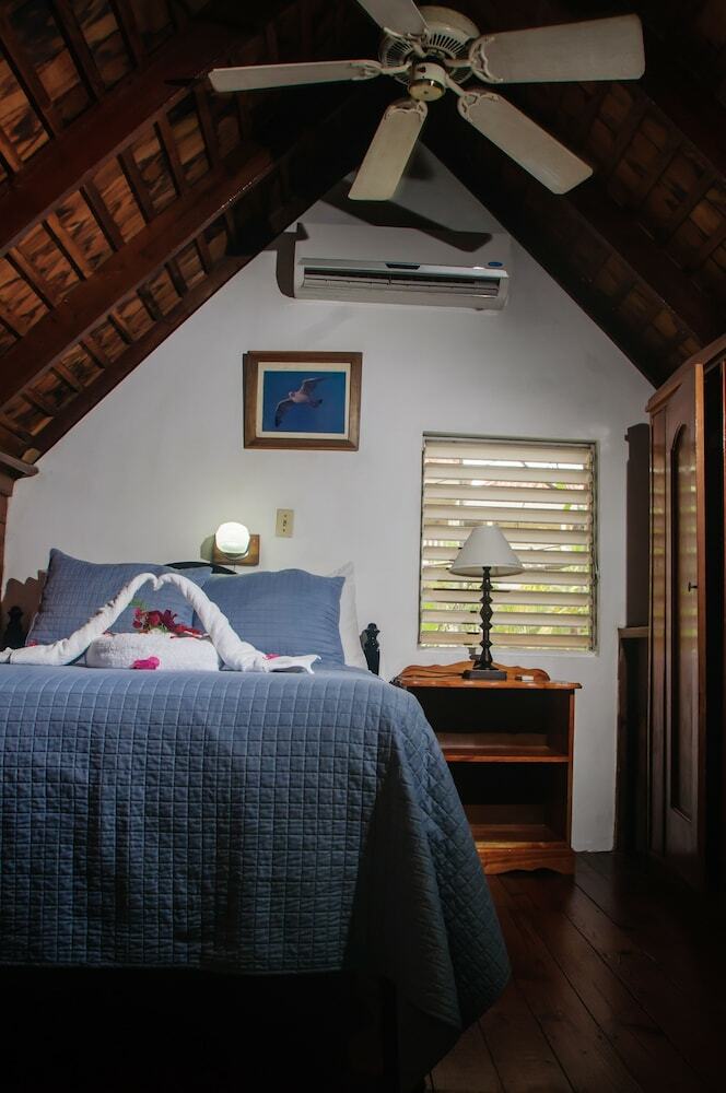 Bed & Breakfast Firefly Beach Cottages And Suites