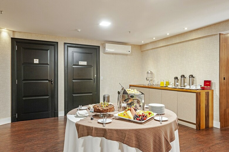 Brut By Slaviero Hot�is