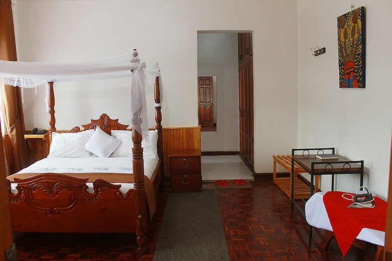 Hotel Bunyonyi Safaris Resort