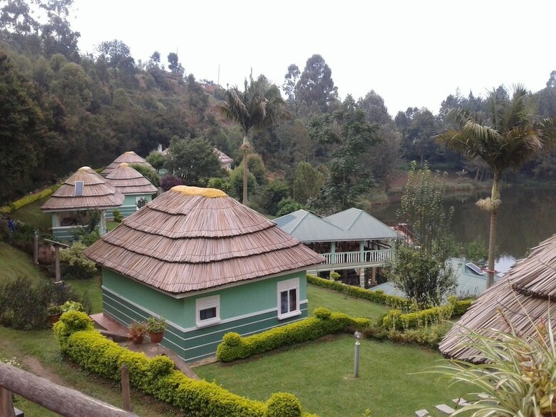 Hotel Bunyonyi Safaris Resort