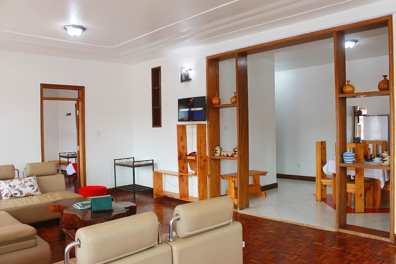 Hotel Bunyonyi Safaris Resort