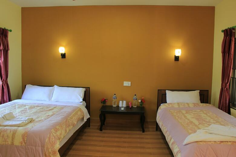 Hotel Chitwan Safari Camp & Lodge