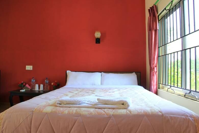 Hotel Chitwan Safari Camp & Lodge