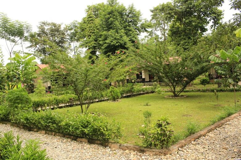 Hotel Chitwan Safari Camp & Lodge