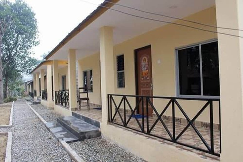 Hotel Chitwan Safari Camp & Lodge