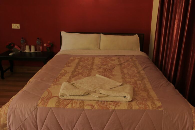 Hotel Chitwan Safari Camp & Lodge