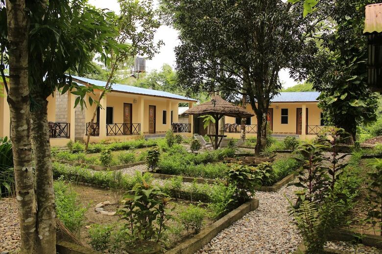Hotel Chitwan Safari Camp & Lodge
