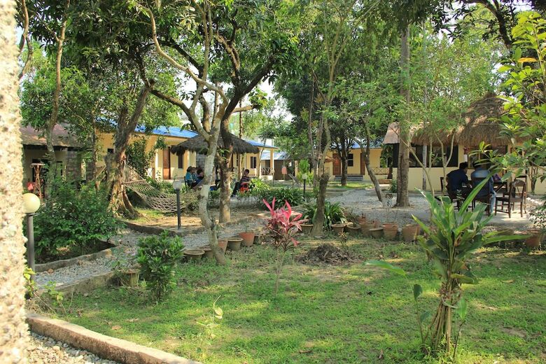 Hotel Chitwan Safari Camp & Lodge