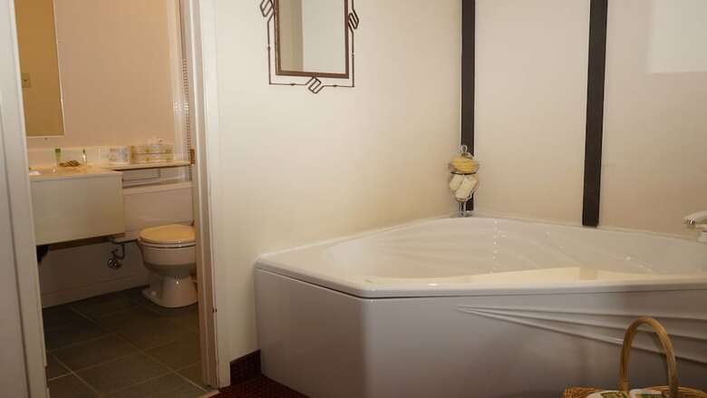 Hotel Mcintosh Country Inn & Conference Centre In Canada