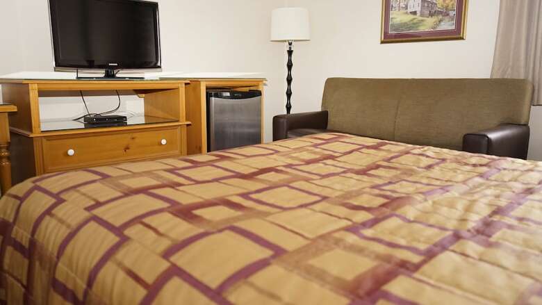 Hotel Mcintosh Country Inn & Conference Centre In Canada