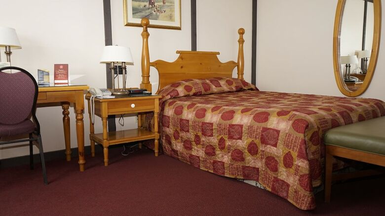 Hotel Mcintosh Country Inn & Conference Centre In Canada