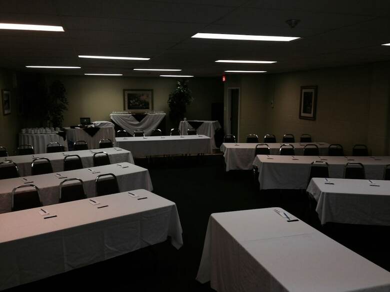 Hotel Mcintosh Country Inn & Conference Centre In Canada