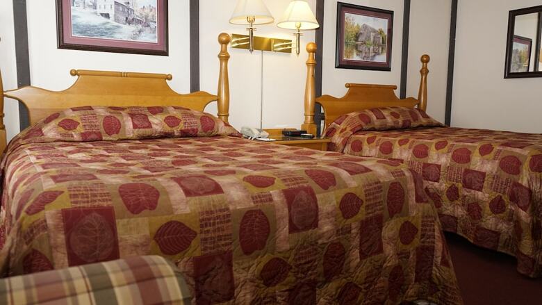Hotel Mcintosh Country Inn & Conference Centre In Canada