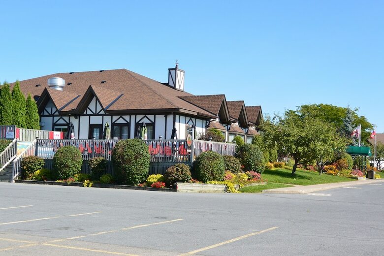 Hotel Mcintosh Country Inn & Conference Centre In Canada