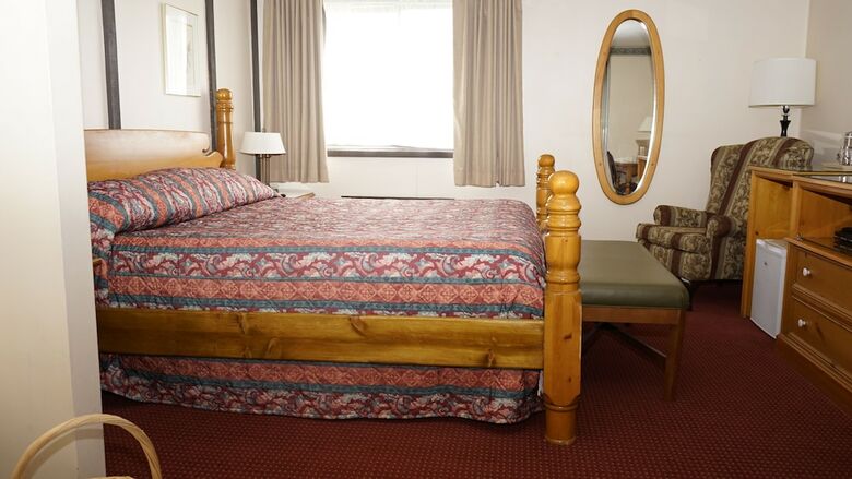 Hotel Mcintosh Country Inn & Conference Centre In Canada