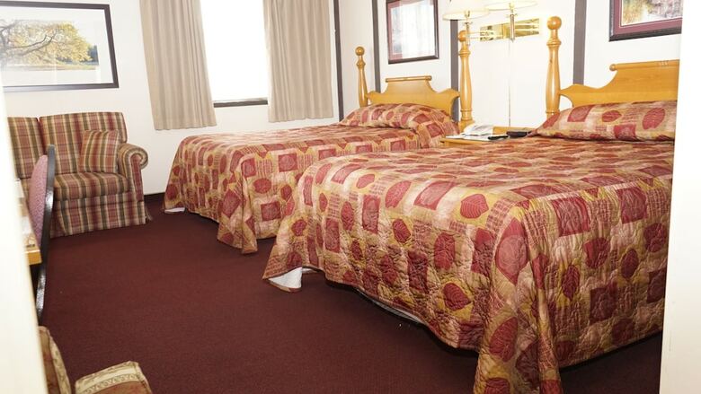 Hotel Mcintosh Country Inn & Conference Centre In Canada