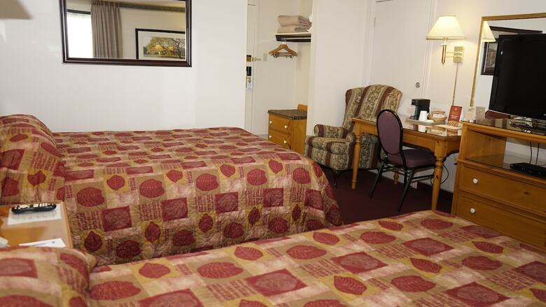 Hotel Mcintosh Country Inn & Conference Centre In Canada