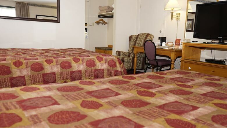 Hotel Mcintosh Country Inn & Conference Centre In Canada