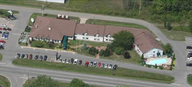 Hotel Mcintosh Country Inn & Conference Centre In Canada