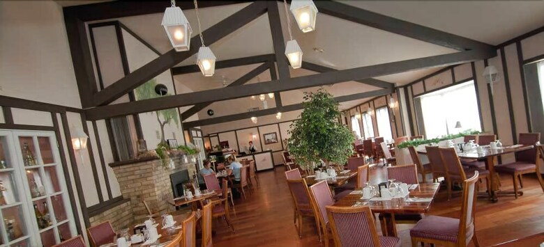Hotel Mcintosh Country Inn & Conference Centre In Canada