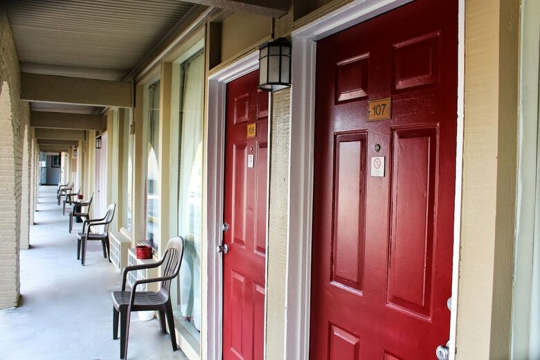 Motel Executive Inn And Suites